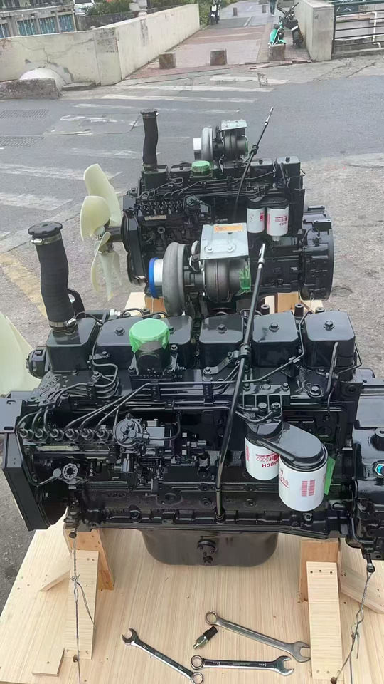 KOMATSU 6D102E - Motor para Escavadeira: foto 1 KOMATSU 6D102E - Motor para Escavadeira: foto 1