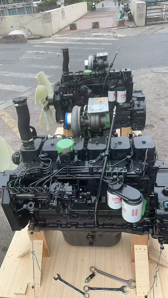 KOMATSU 6D102E - Motor para Escavadeira: foto 2 KOMATSU 6D102E - Motor para Escavadeira: foto 2