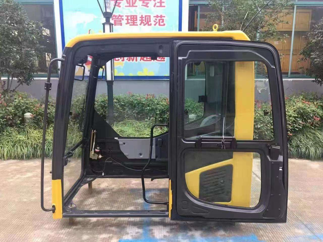 KOMATSU PC200-8 M0 - Cabine para Escavadeira: foto 1 KOMATSU PC200-8 M0 - Cabine para Escavadeira: foto 1