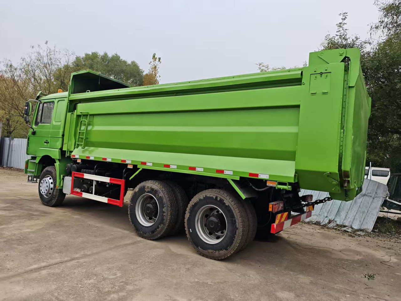 SHACMAN F3000 - Camião cisterna: foto 4 SHACMAN F3000 - Camião cisterna: foto 4