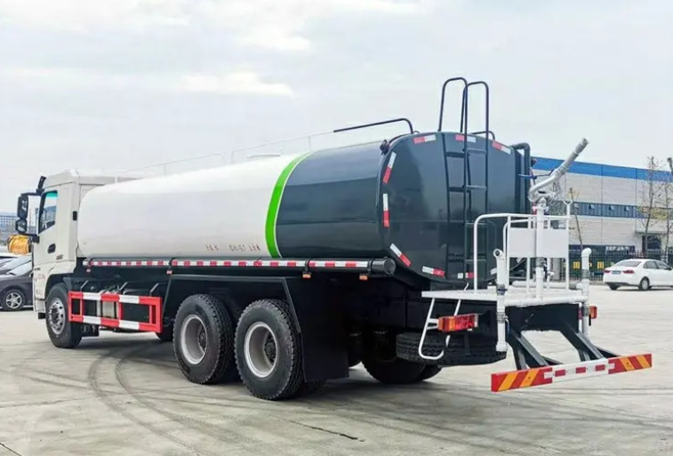 SHACMAN SHACMAN  H3000 20 cubic  meters tanker - Camião cisterna: foto 4 SHACMAN SHACMAN  H3000 20 cubic  meters tanker - Camião cisterna: foto 4