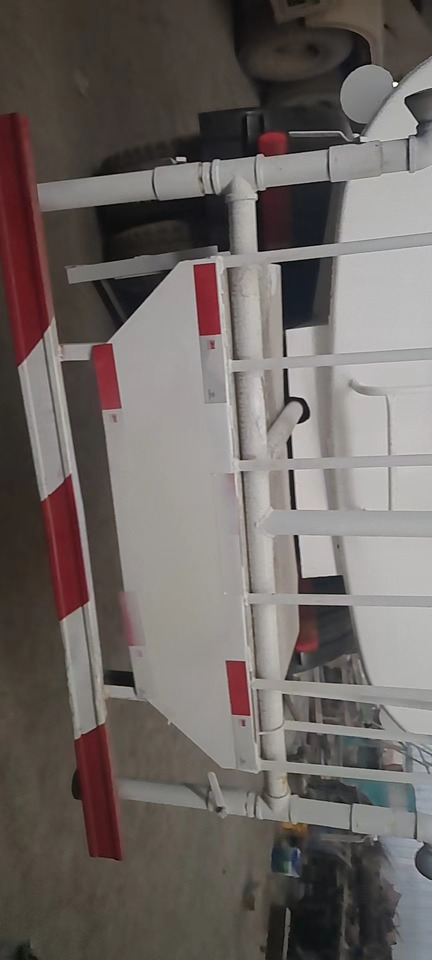 SINOTRUK 20 cubic meters tank - Camião cisterna: foto 4 SINOTRUK 20 cubic meters tank - Camião cisterna: foto 4