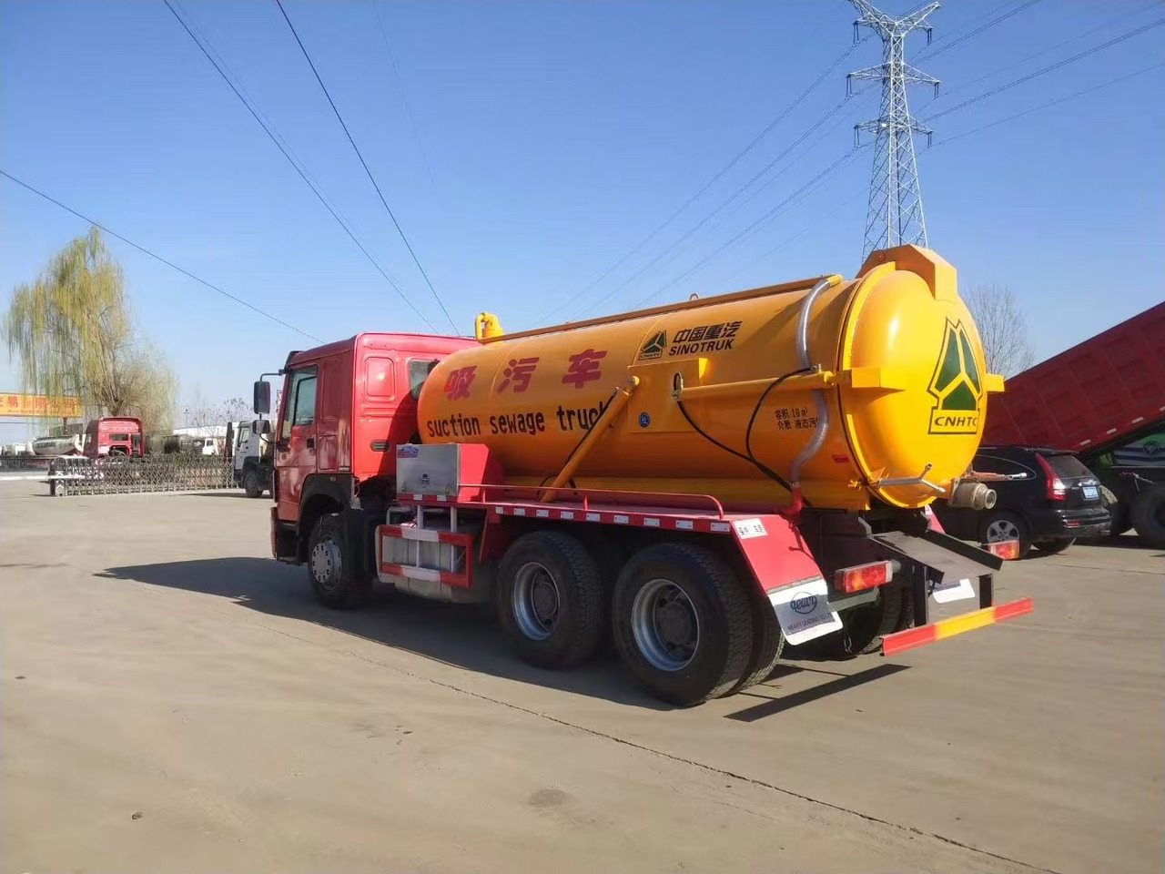 SINOTRUK SINOTRUK 336 suction sewage truck - Camião transportador de contêineres/ Caixa móvel: foto 4 SINOTRUK SINOTRUK 336 suction sewage truck - Camião transportador de contêineres/ Caixa móvel: foto 4