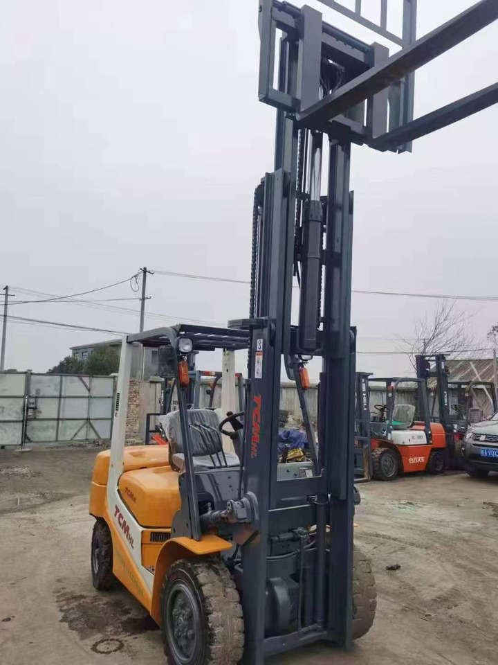 TCM 5 TONS 2 stages - Empilhador a diesel: foto 3 TCM 5 TONS 2 stages - Empilhador a diesel: foto 3