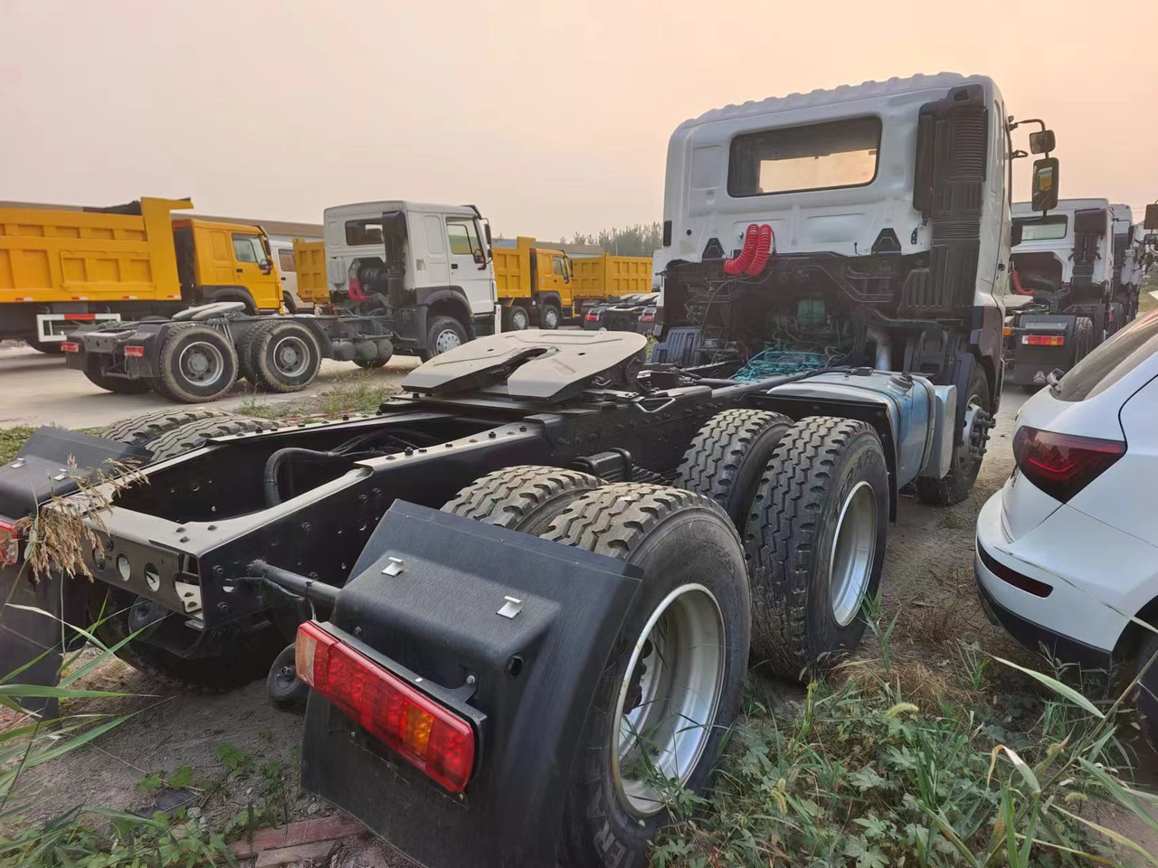 HINO HINO 700 - Tractor: foto 3 HINO HINO 700 - Tractor: foto 3