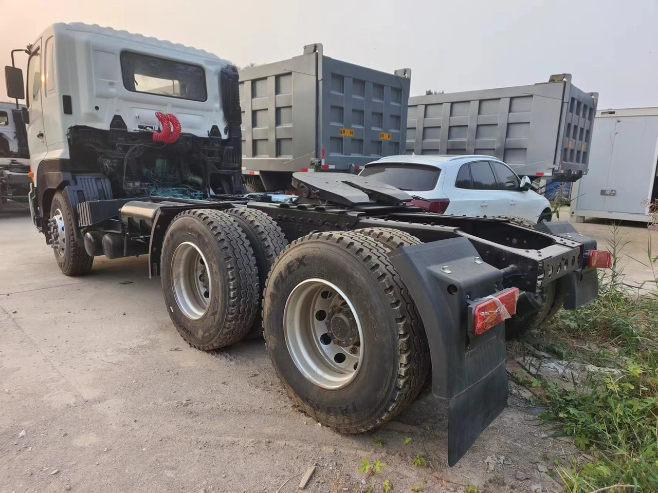 HINO HINO 700 - Tractor: foto 1 HINO HINO 700 - Tractor: foto 1