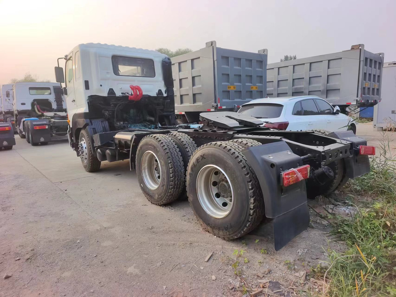 HINO HINO 700 - Tractor: foto 4 HINO HINO 700 - Tractor: foto 4