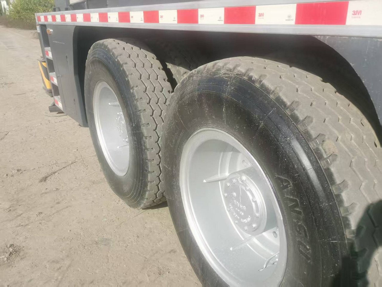 XCMG 70TONS - Camião grua: foto 3 XCMG 70TONS - Camião grua: foto 3