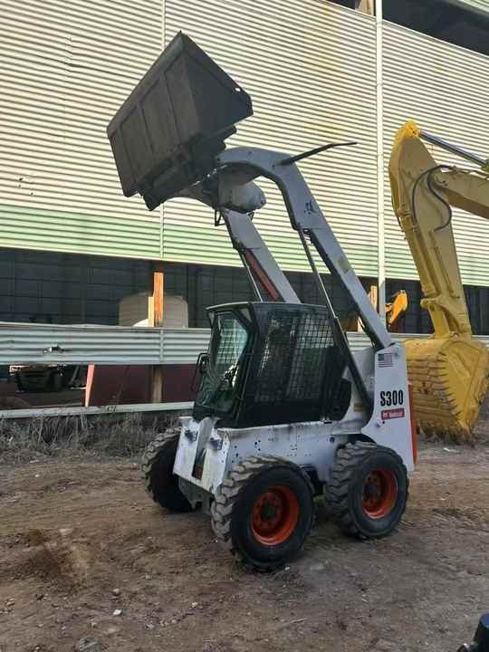 100%Ready Bobcat S300 Well Sold Most Famous Brand High Quality Bobcat S300 Skid Steer Loader for Sale - Pá carregadora de rodas: foto 5 100%Ready Bobcat S300 Well Sold Most Famous Brand High Quality Bobcat S300 Skid Steer Loader for Sale - Pá carregadora de rodas: foto 5