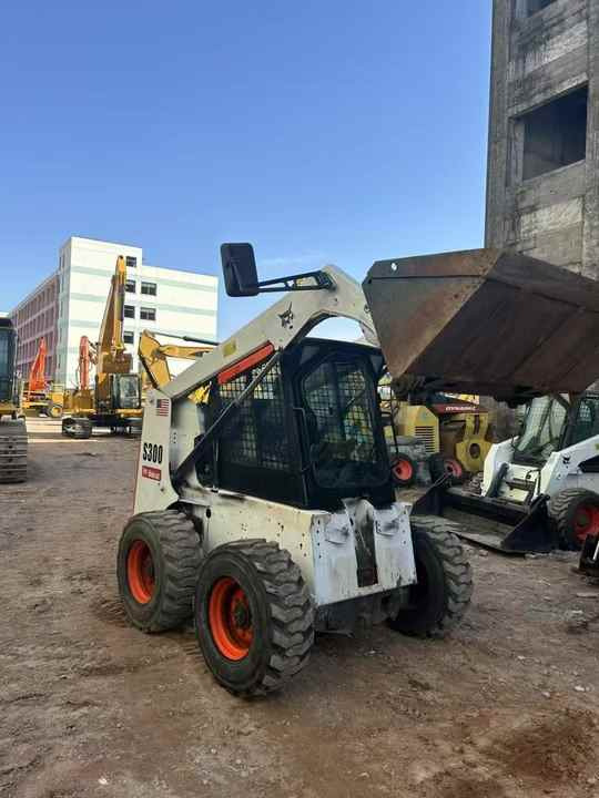 100%Ready Bobcat S300 Well Sold Most Famous Brand High Quality Bobcat S300 Skid Steer Loader for Sale - Pá carregadora de rodas: foto 4 100%Ready Bobcat S300 Well Sold Most Famous Brand High Quality Bobcat S300 Skid Steer Loader for Sale - Pá carregadora de rodas: foto 4