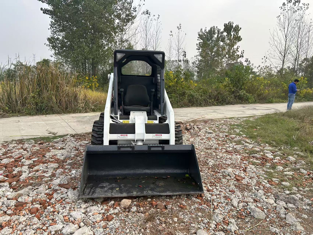 BOBCAT used skidsteer Bobcat S130 - Mini pá carregadora: foto 2 BOBCAT used skidsteer Bobcat S130 - Mini pá carregadora: foto 2