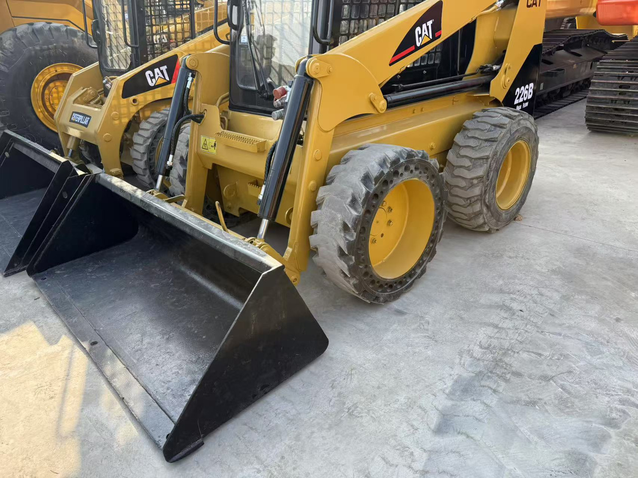 CATERPILLAR Used Mini Small CAT226B Skid Steer Loader in Stock with Best Review for Sale - Mini pá carregadora: foto 4 CATERPILLAR Used Mini Small CAT226B Skid Steer Loader in Stock with Best Review for Sale - Mini pá carregadora: foto 4
