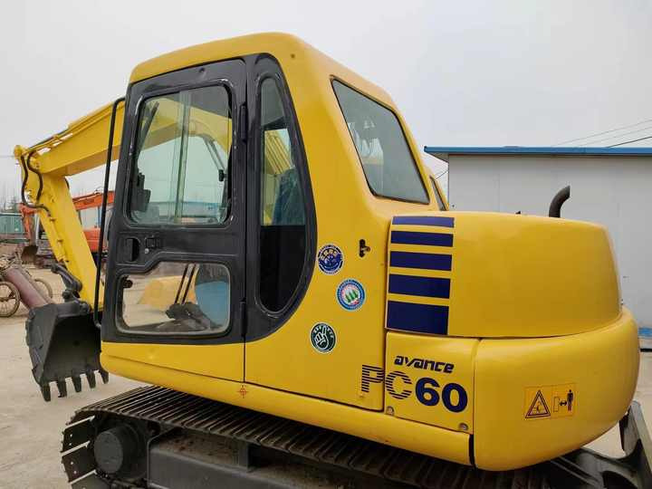 Cheap Used Komatsu PC60-7 Crawler Excavator with High Efficiency Used Heavy Machinery Komatsu P60-7 Digger Cheap for Sale - Escavadora de rastos: foto 2 Cheap Used Komatsu PC60-7 Crawler Excavator with High Efficiency Used Heavy Machinery Komatsu P60-7 Digger Cheap for Sale - Escavadora de rastos: foto 2