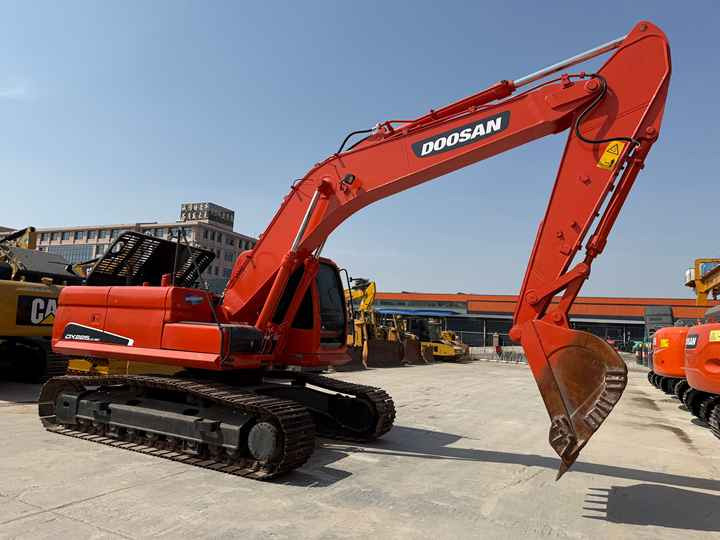 Heavy-Duty Doosan DX225LC-9C Excavator for Mining & Construction - Well-Maintained, Warranty Included - Escavadora de rastos: foto 2 Heavy-Duty Doosan DX225LC-9C Excavator for Mining & Construction - Well-Maintained, Warranty Included - Escavadora de rastos: foto 2