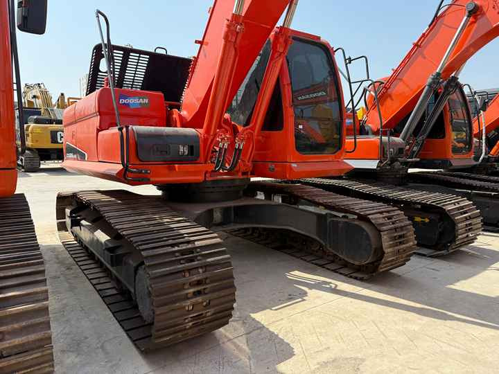 Heavy-Duty Doosan DX225LC-9C Excavator for Mining & Construction - Well-Maintained, Warranty Included - Escavadora de rastos: foto 3 Heavy-Duty Doosan DX225LC-9C Excavator for Mining & Construction - Well-Maintained, Warranty Included - Escavadora de rastos: foto 3