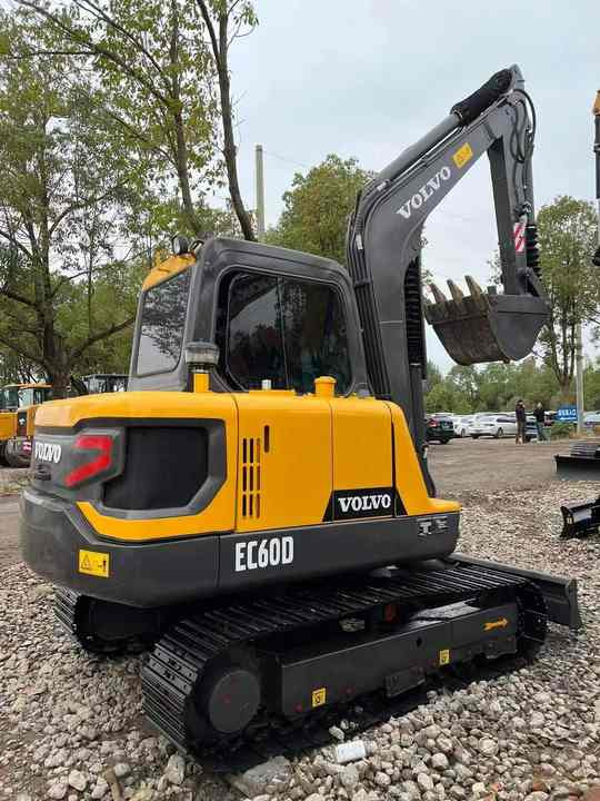 High Quality Used Volvo EC60D Excavator for Sale 6 Ton Compact Machine, Excellent Condition, Ready for Work! - Escavadora de rastos: foto 2 High Quality Used Volvo EC60D Excavator for Sale 6 Ton Compact Machine, Excellent Condition, Ready for Work! - Escavadora de rastos: foto 2