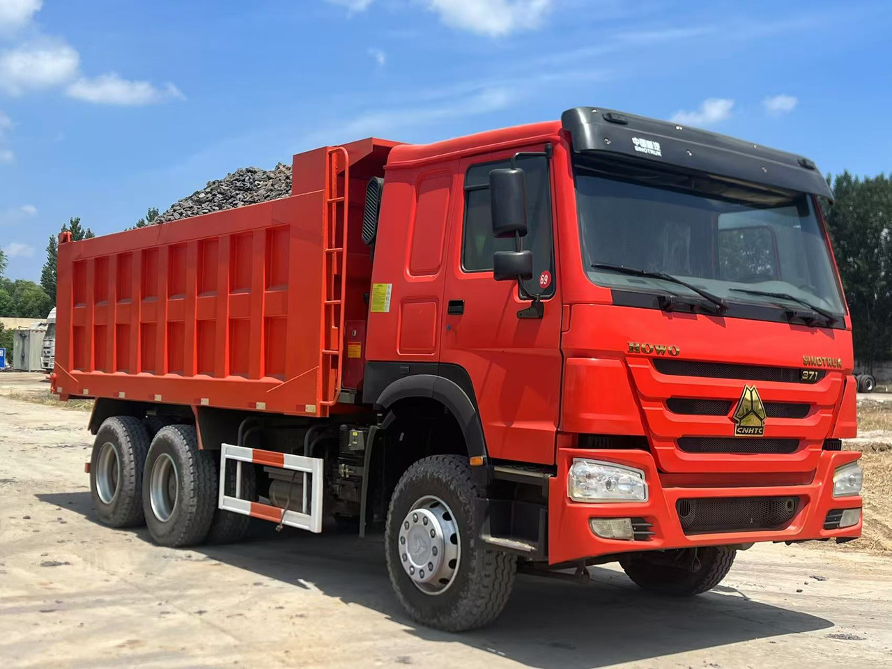 Howo 6*4 10 wheelers Second Hand Dump Truck Used - Camião furgão: foto 4 Howo 6*4 10 wheelers Second Hand Dump Truck Used - Camião furgão: foto 4