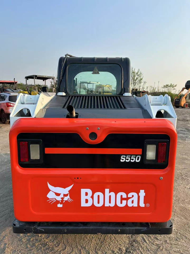 BOBCAT High Performance Low Hours Excellent Condition Reliable Second Hand Bobcat S550 Skid Steer Loader in Stock for Sale - Máquina de construção: foto 4 BOBCAT High Performance Low Hours Excellent Condition Reliable Second Hand Bobcat S550 Skid Steer Loader in Stock for Sale - Máquina de construção: foto 4