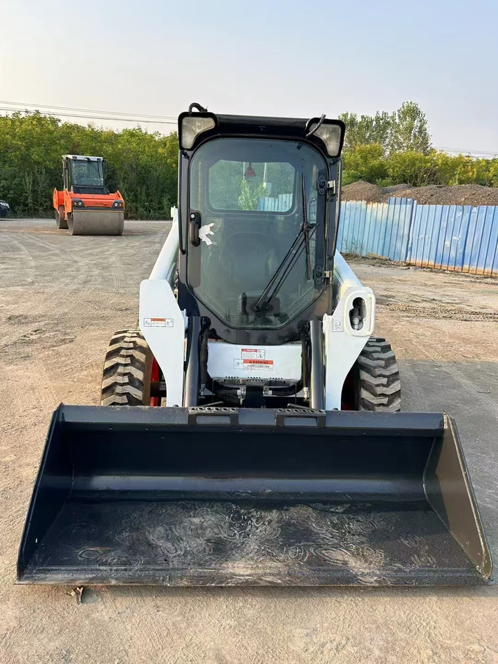 BOBCAT High Performance Low Hours Excellent Condition Reliable Second Hand Bobcat S550 Skid Steer Loader in Stock for Sale - Máquina de construção: foto 1 BOBCAT High Performance Low Hours Excellent Condition Reliable Second Hand Bobcat S550 Skid Steer Loader in Stock for Sale - Máquina de construção: foto 1