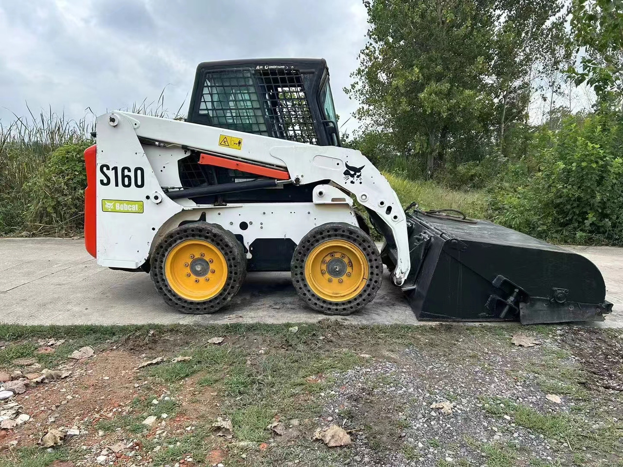 BOBCAT Second-hand Excellent Skidsteer Bobcat S160 - Máquina de construção: foto 2 BOBCAT Second-hand Excellent Skidsteer Bobcat S160 - Máquina de construção: foto 2