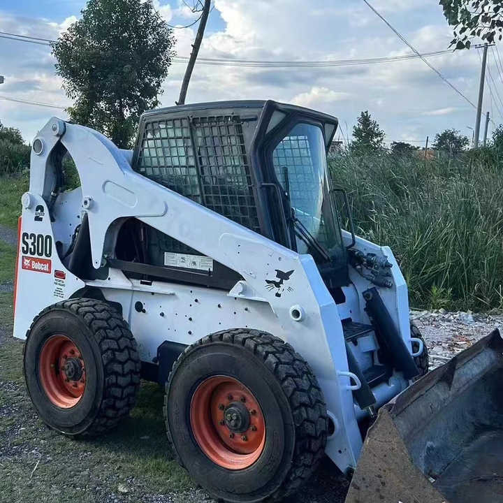 Used Bob Cat Bob Cat S300 Used Mini Skid Steer Wheel Loader Multifunctional Track Loaders Bobcat S300 - Pá carregadora de rodas: foto 1 Used Bob Cat Bob Cat S300 Used Mini Skid Steer Wheel Loader Multifunctional Track Loaders Bobcat S300 - Pá carregadora de rodas: foto 1