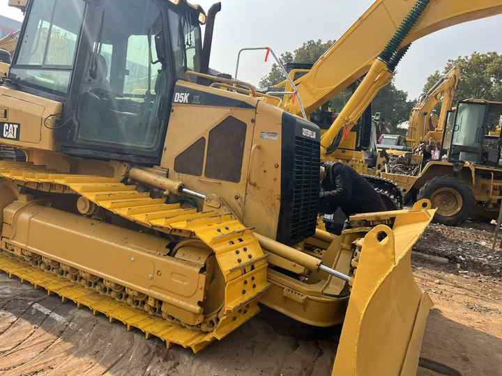 Used Cat Mini Bulldozer D5k  Cat Dozers - Buldôzer: foto 2 Used Cat Mini Bulldozer D5k  Cat Dozers - Buldôzer: foto 2