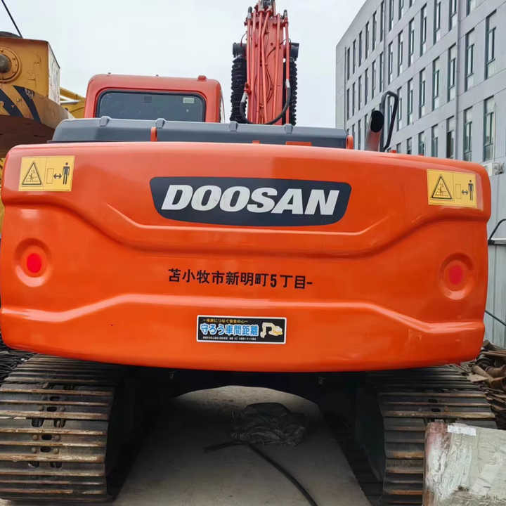 Used Digger DOOSAN DX140 Construction Machinery Construction Digger Used DOOSAN DX140 Cheap Excavator - Escavadora de rastos: foto 1 Used Digger DOOSAN DX140 Construction Machinery Construction Digger Used DOOSAN DX140 Cheap Excavator - Escavadora de rastos: foto 1