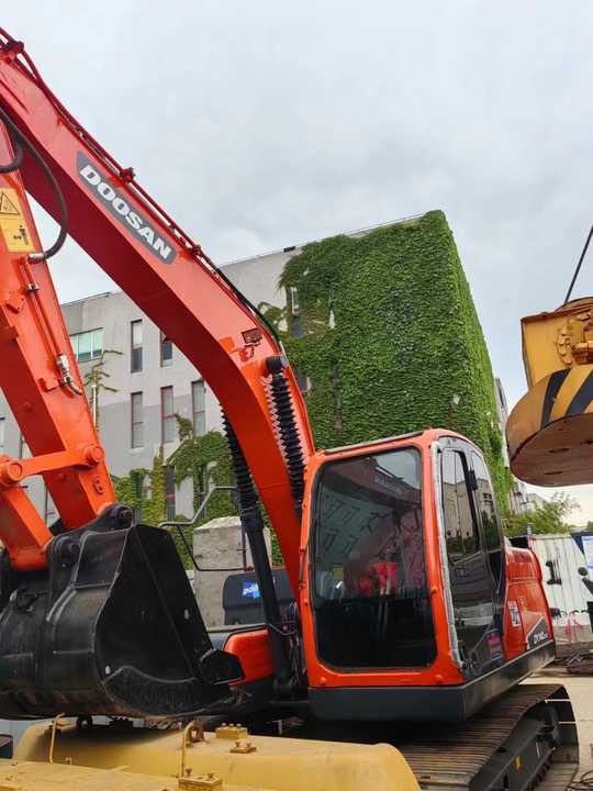 Used Digger DOOSAN DX140 Construction Machinery Construction Digger Used DOOSAN DX140 Cheap Excavator - Escavadora de rastos: foto 4 Used Digger DOOSAN DX140 Construction Machinery Construction Digger Used DOOSAN DX140 Cheap Excavator - Escavadora de rastos: foto 4