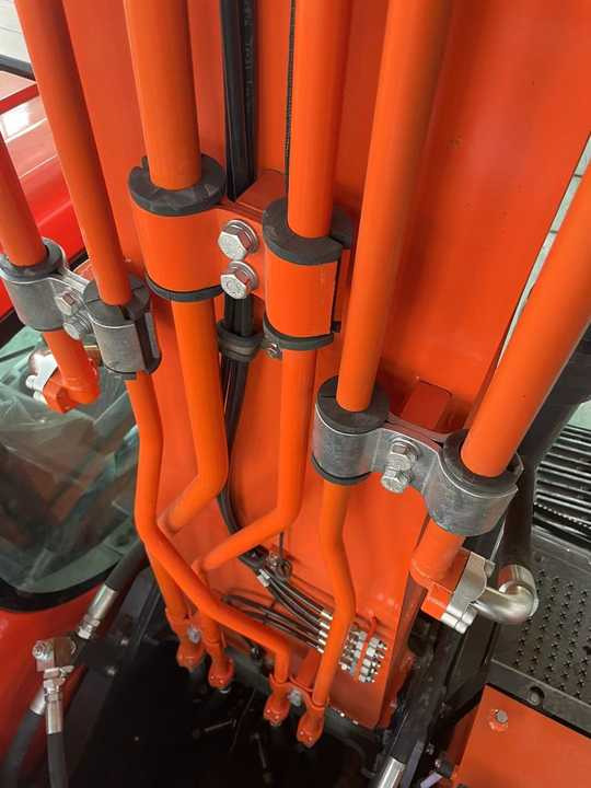 Used Digger DOOSAN DX260 Construction Machinery Construction Digger Used DOOSAN DX260 Cheap Excavator - Escavadora de rastos: foto 5 Used Digger DOOSAN DX260 Construction Machinery Construction Digger Used DOOSAN DX260 Cheap Excavator - Escavadora de rastos: foto 5