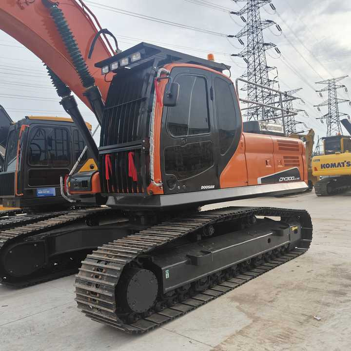 Used Digger DOOSAN DX300 Construction Machinery Construction Digger Used DOOSAN DX300 Cheap Excavator - Escavadora de rastos: foto 4 Used Digger DOOSAN DX300 Construction Machinery Construction Digger Used DOOSAN DX300 Cheap Excavator - Escavadora de rastos: foto 4