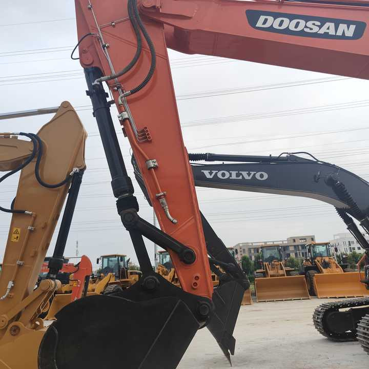 Used Digger DOOSAN DX300 Construction Machinery Construction Digger Used DOOSAN DX300 Cheap Excavator - Escavadora de rastos: foto 5 Used Digger DOOSAN DX300 Construction Machinery Construction Digger Used DOOSAN DX300 Cheap Excavator - Escavadora de rastos: foto 5