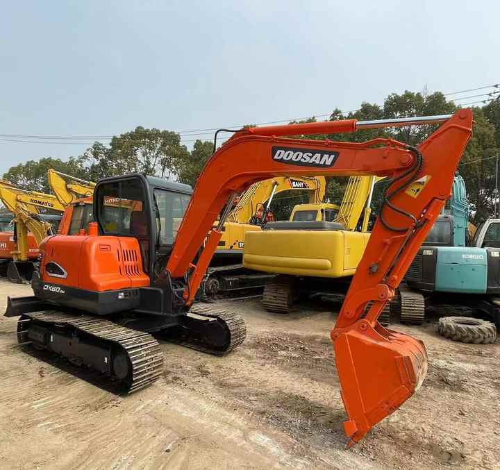 Used Digger DOOSAN DX60 Construction Machinery Construction Digger Used DOOSAN DX60 Cheap Excavator - Escavadora de rastos: foto 5 Used Digger DOOSAN DX60 Construction Machinery Construction Digger Used DOOSAN DX60 Cheap Excavator - Escavadora de rastos: foto 5