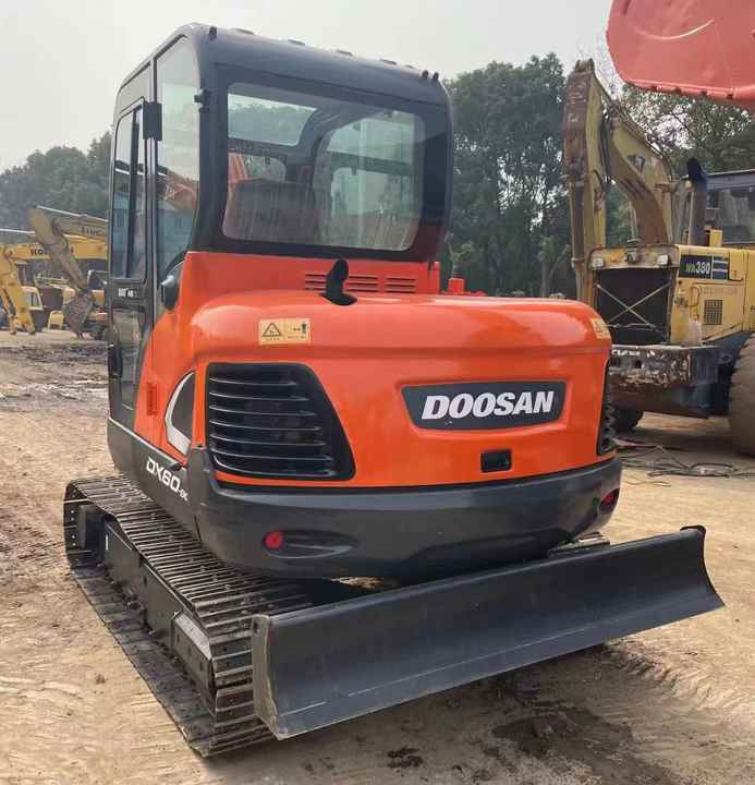 Used Digger DOOSAN DX60 Construction Machinery Construction Digger Used DOOSAN DX60 Cheap Excavator - Escavadora de rastos: foto 1 Used Digger DOOSAN DX60 Construction Machinery Construction Digger Used DOOSAN DX60 Cheap Excavator - Escavadora de rastos: foto 1