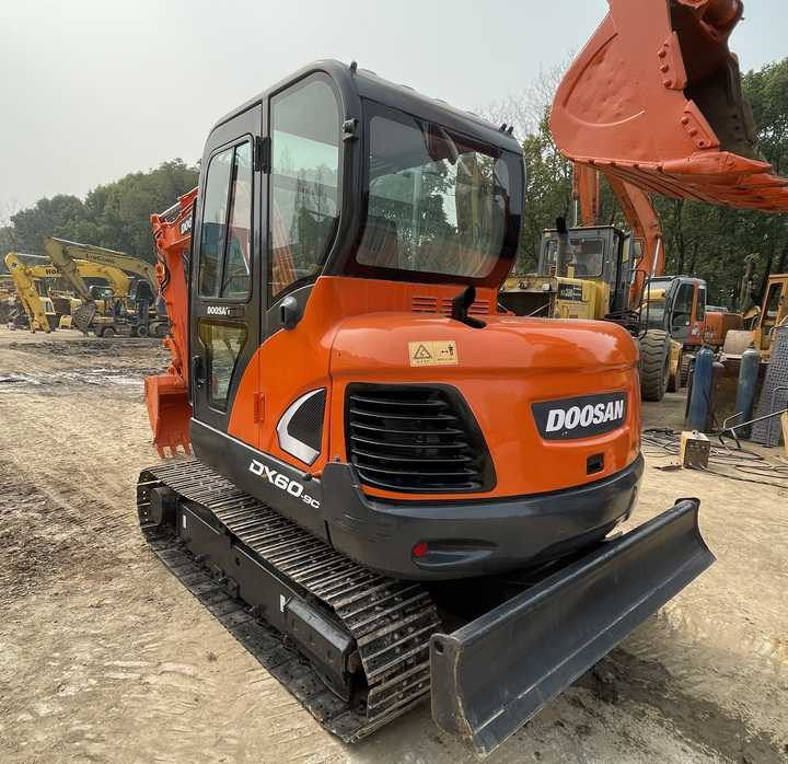 Used Digger DOOSAN DX60 Construction Machinery Construction Digger Used DOOSAN DX60 Cheap Excavator - Escavadora de rastos: foto 2 Used Digger DOOSAN DX60 Construction Machinery Construction Digger Used DOOSAN DX60 Cheap Excavator - Escavadora de rastos: foto 2
