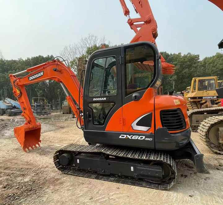 Used Digger DOOSAN DX60 Construction Machinery Construction Digger Used DOOSAN DX60 Cheap Excavator - Escavadora de rastos: foto 3 Used Digger DOOSAN DX60 Construction Machinery Construction Digger Used DOOSAN DX60 Cheap Excavator - Escavadora de rastos: foto 3