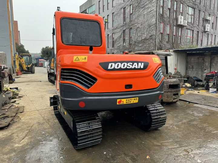 Used Digger DOOSAN DX75 Construction Machinery Construction Digger Used DOOSAN DX75 Cheap Excavator - Escavadora de rastos: foto 3 Used Digger DOOSAN DX75 Construction Machinery Construction Digger Used DOOSAN DX75 Cheap Excavator - Escavadora de rastos: foto 3