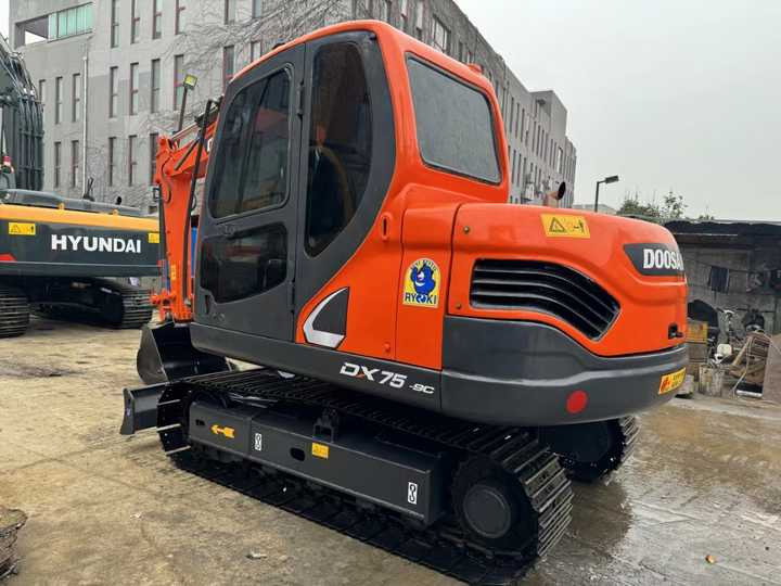 Used Digger DOOSAN DX75 Construction Machinery Construction Digger Used DOOSAN DX75 Cheap Excavator - Escavadora de rastos: foto 5 Used Digger DOOSAN DX75 Construction Machinery Construction Digger Used DOOSAN DX75 Cheap Excavator - Escavadora de rastos: foto 5