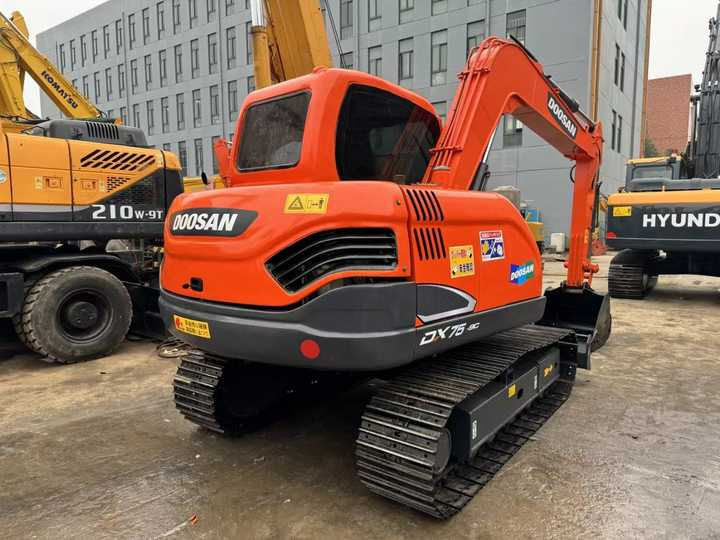 Used Digger DOOSAN DX75 Construction Machinery Construction Digger Used DOOSAN DX75 Cheap Excavator - Escavadora de rastos: foto 2 Used Digger DOOSAN DX75 Construction Machinery Construction Digger Used DOOSAN DX75 Cheap Excavator - Escavadora de rastos: foto 2