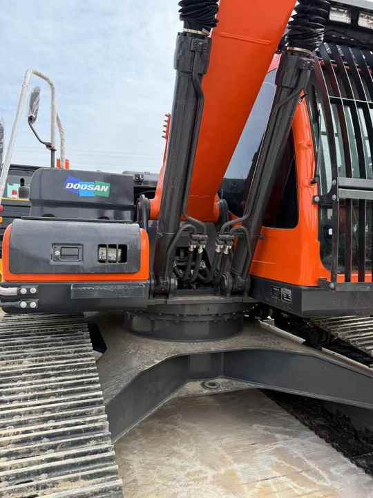 Used Digger Doosan DX225LC-9T Construction Machinery Construction Digger Used Doosan DX225LC-9T Cheap Excavator - Escavadora de rastos: foto 4 Used Digger Doosan DX225LC-9T Construction Machinery Construction Digger Used Doosan DX225LC-9T Cheap Excavator - Escavadora de rastos: foto 4