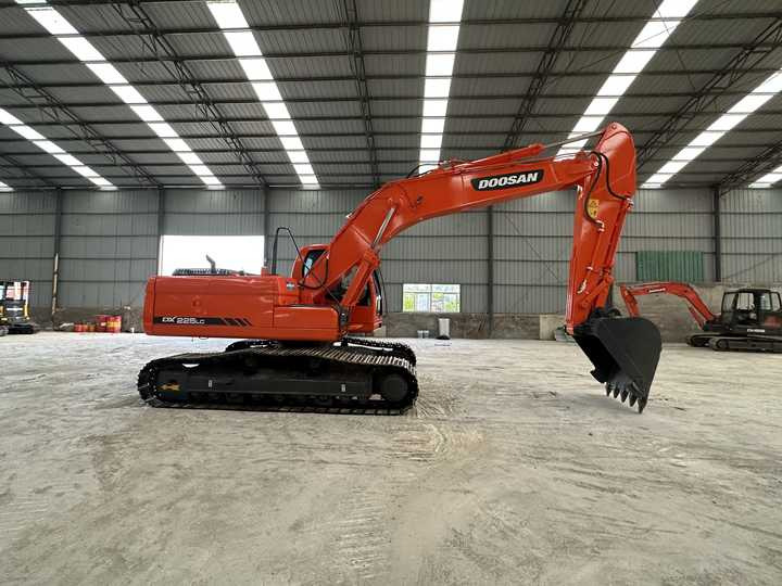 Used Digger Doosan DX225LC-9T Construction Machinery Construction Digger Used Doosan DX225LC-9T Cheap Excavator - Escavadora de rastos: foto 4 Used Digger Doosan DX225LC-9T Construction Machinery Construction Digger Used Doosan DX225LC-9T Cheap Excavator - Escavadora de rastos: foto 4
