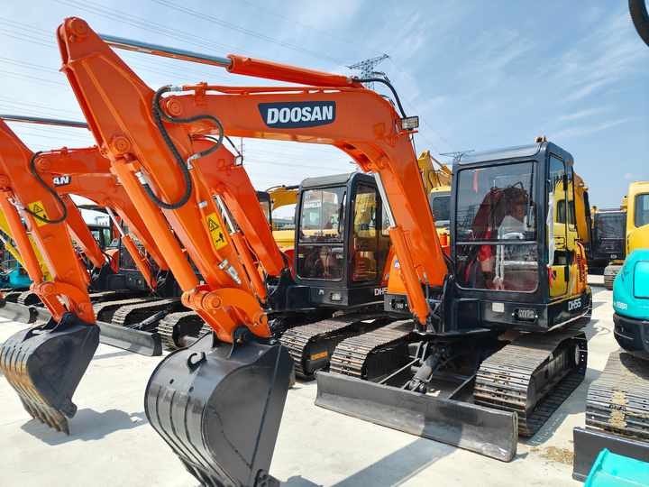 Used Digger Doosan Dh55 Construction Machinery Construction Digger Used Doosan Dh55 Cheap Excavator - Escavadora de rastos: foto 3 Used Digger Doosan Dh55 Construction Machinery Construction Digger Used Doosan Dh55 Cheap Excavator - Escavadora de rastos: foto 3