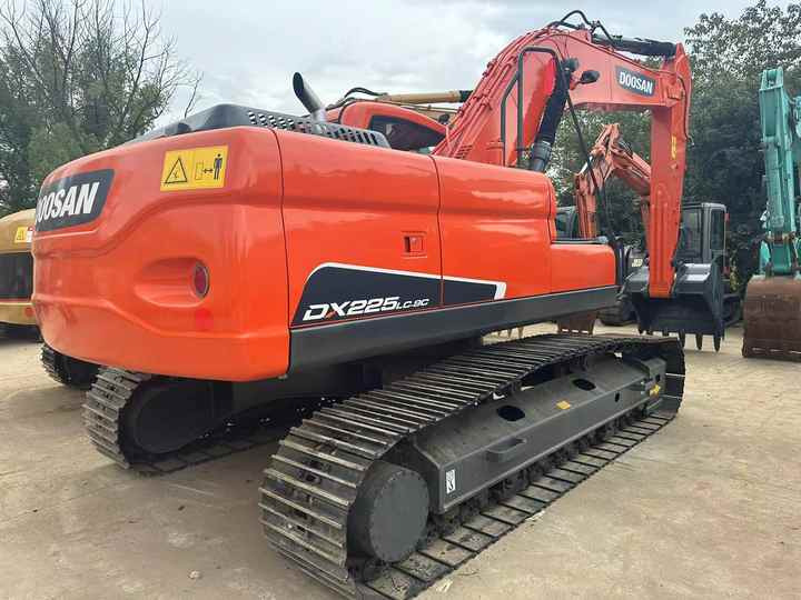 Used Excavator Doosan DX225LC-9 Excavators Mini Equipment Earth Moving Machinery Doosan Digger Excavator for Sale - Escavadora de rastos: foto 3 Used Excavator Doosan DX225LC-9 Excavators Mini Equipment Earth Moving Machinery Doosan Digger Excavator for Sale - Escavadora de rastos: foto 3