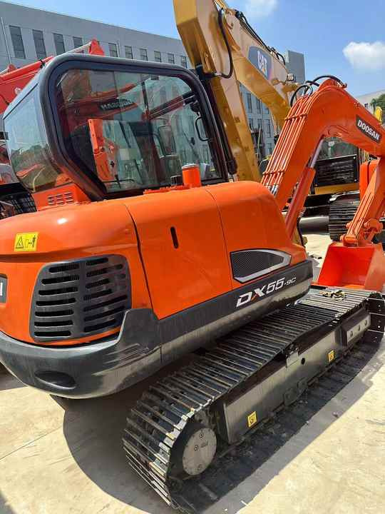 Used Excavator Doosan DX55 Excavators Mini Equipment Earth Moving Machinery Doosan Digger Excavator for Sale - Escavadora de rastos: foto 3 Used Excavator Doosan DX55 Excavators Mini Equipment Earth Moving Machinery Doosan Digger Excavator for Sale - Escavadora de rastos: foto 3