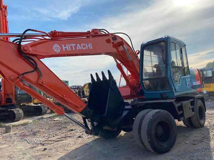 Used Hitachi Ex100WD Wheel Excavator for Sale Japan Made Hitachi Ex100wd Wheeled Excavator for Sale - Escavadora de rastos: foto 5 Used Hitachi Ex100WD Wheel Excavator for Sale Japan Made Hitachi Ex100wd Wheeled Excavator for Sale - Escavadora de rastos: foto 5