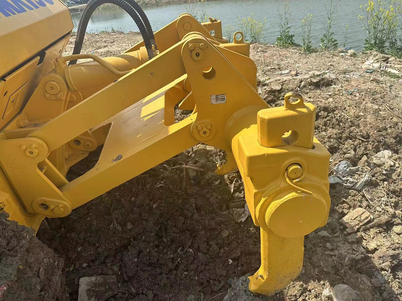 Used high quality bulldozer KOMATSU D85ESS - Buldôzer: foto 4 Used high quality bulldozer KOMATSU D85ESS - Buldôzer: foto 4