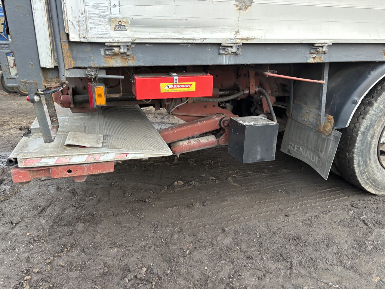 RENAULT Premium 260 - Camião de lona: foto 3 RENAULT Premium 260 - Camião de lona: foto 3