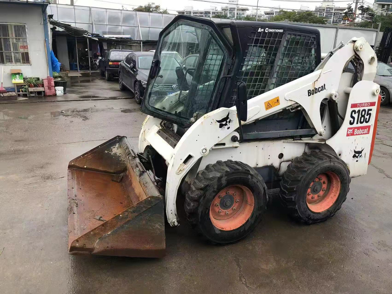 BOBCAT S185 - Mini pá carregadora: foto 1 BOBCAT S185 - Mini pá carregadora: foto 1