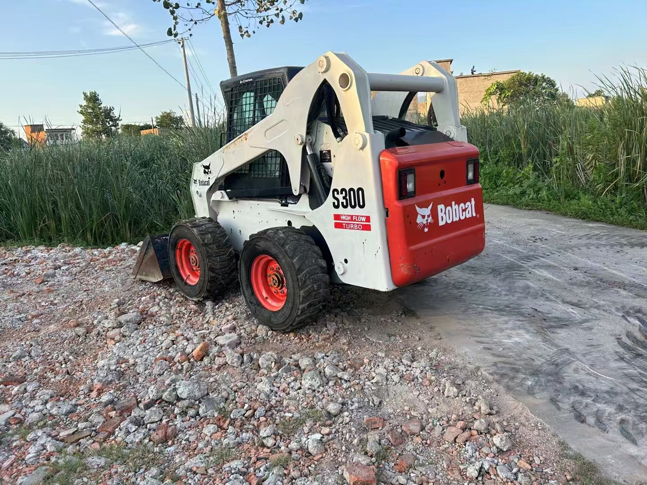 BOBCAT S300 - Mini pá carregadora: foto 3 BOBCAT S300 - Mini pá carregadora: foto 3