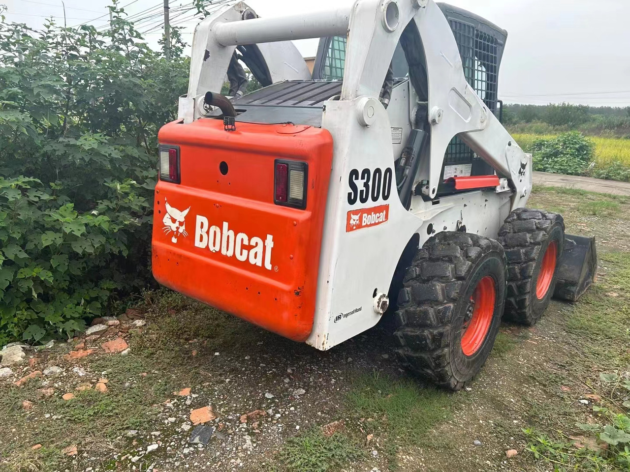 BOBCAT S300 - Mini pá carregadora: foto 4 BOBCAT S300 - Mini pá carregadora: foto 4
