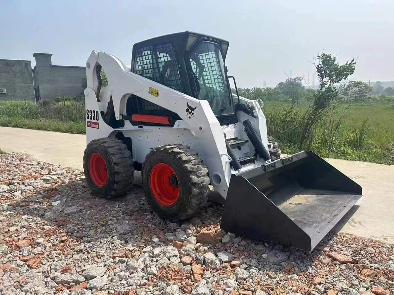 BOBCAT S330 - Mini pá carregadora: foto 4 BOBCAT S330 - Mini pá carregadora: foto 4
